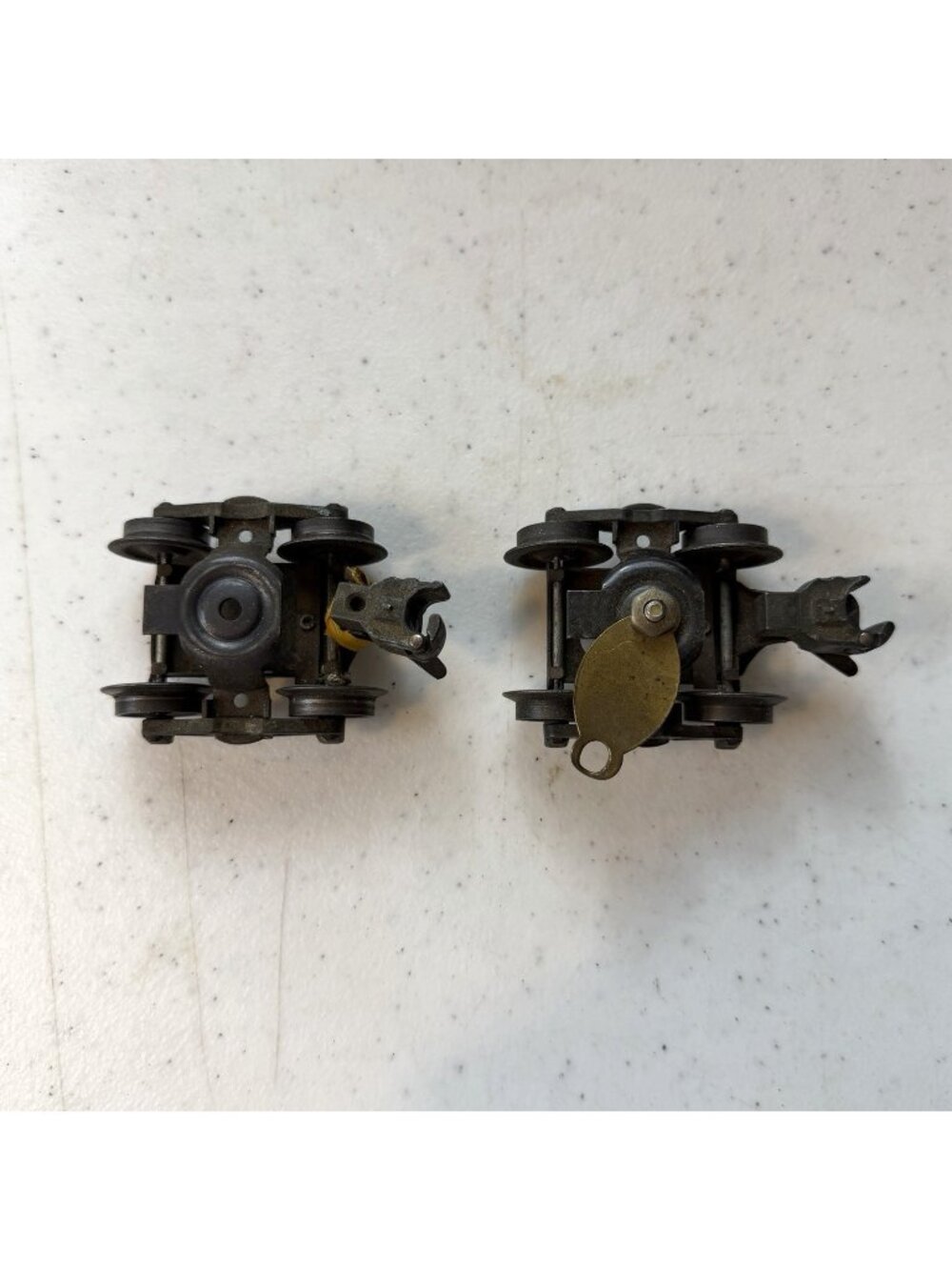 Vintage Lionel Bar-End Trucks w/Magnetic Coupler Set FC